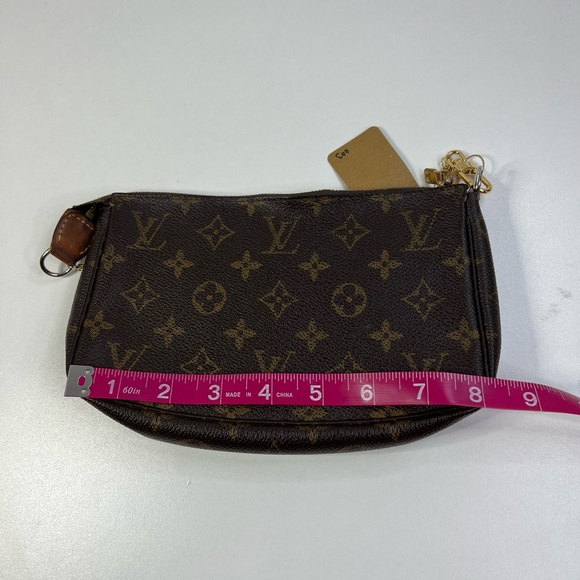 Louis Vuitton Pochette Monogram Canvas - Picture 16 of 16